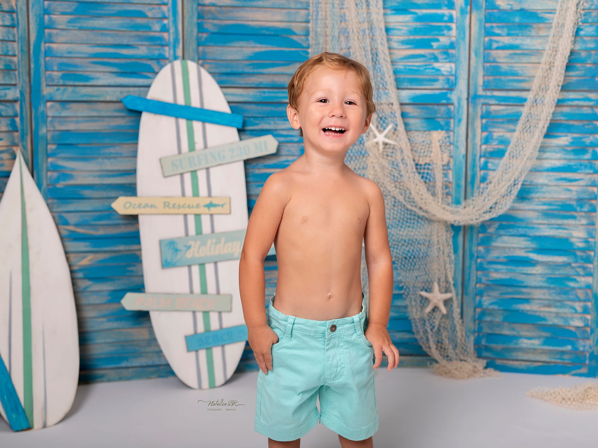 Foto verano azul con tabla de surf