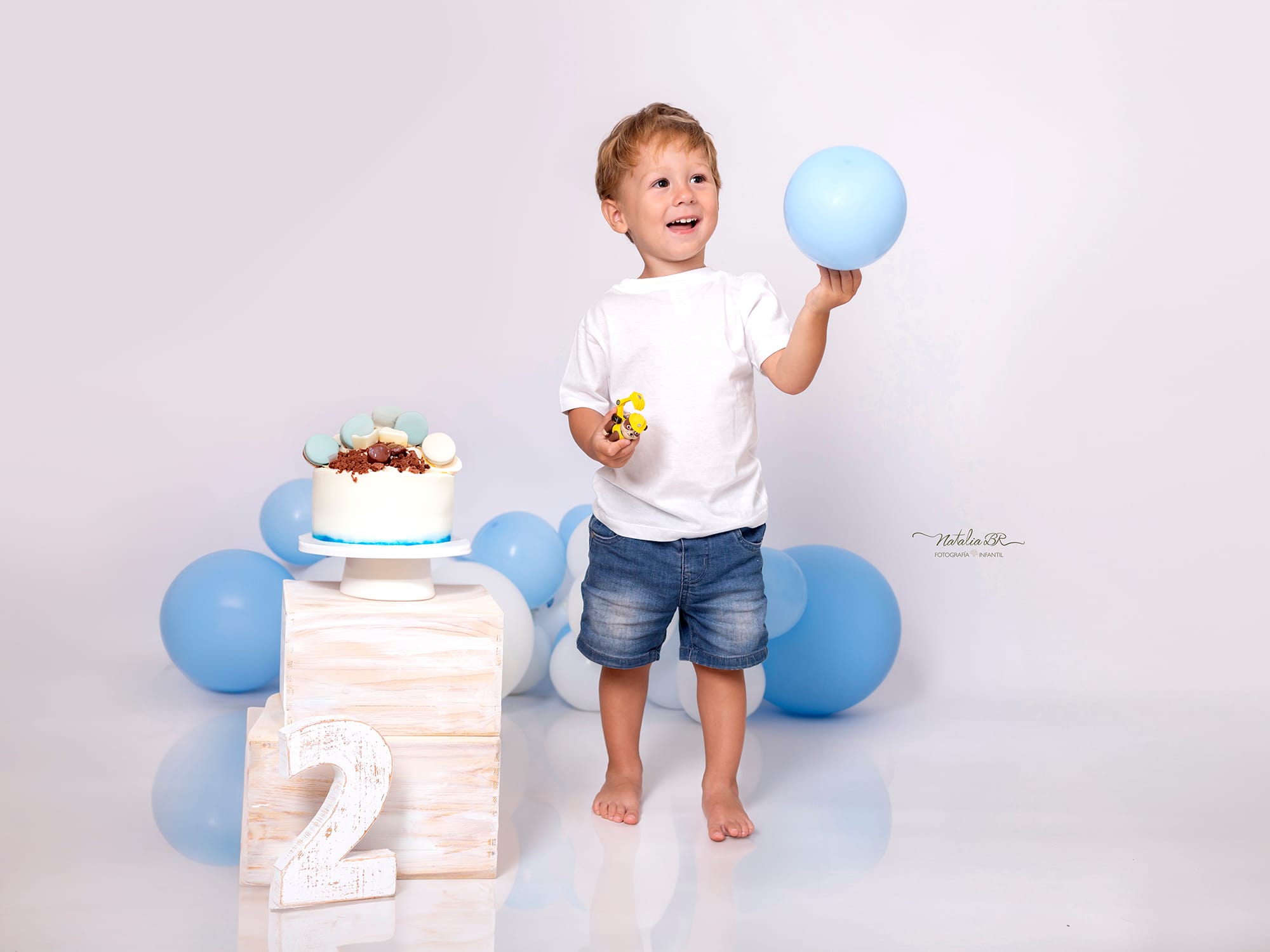 Fotografía de segundo cumple con globos