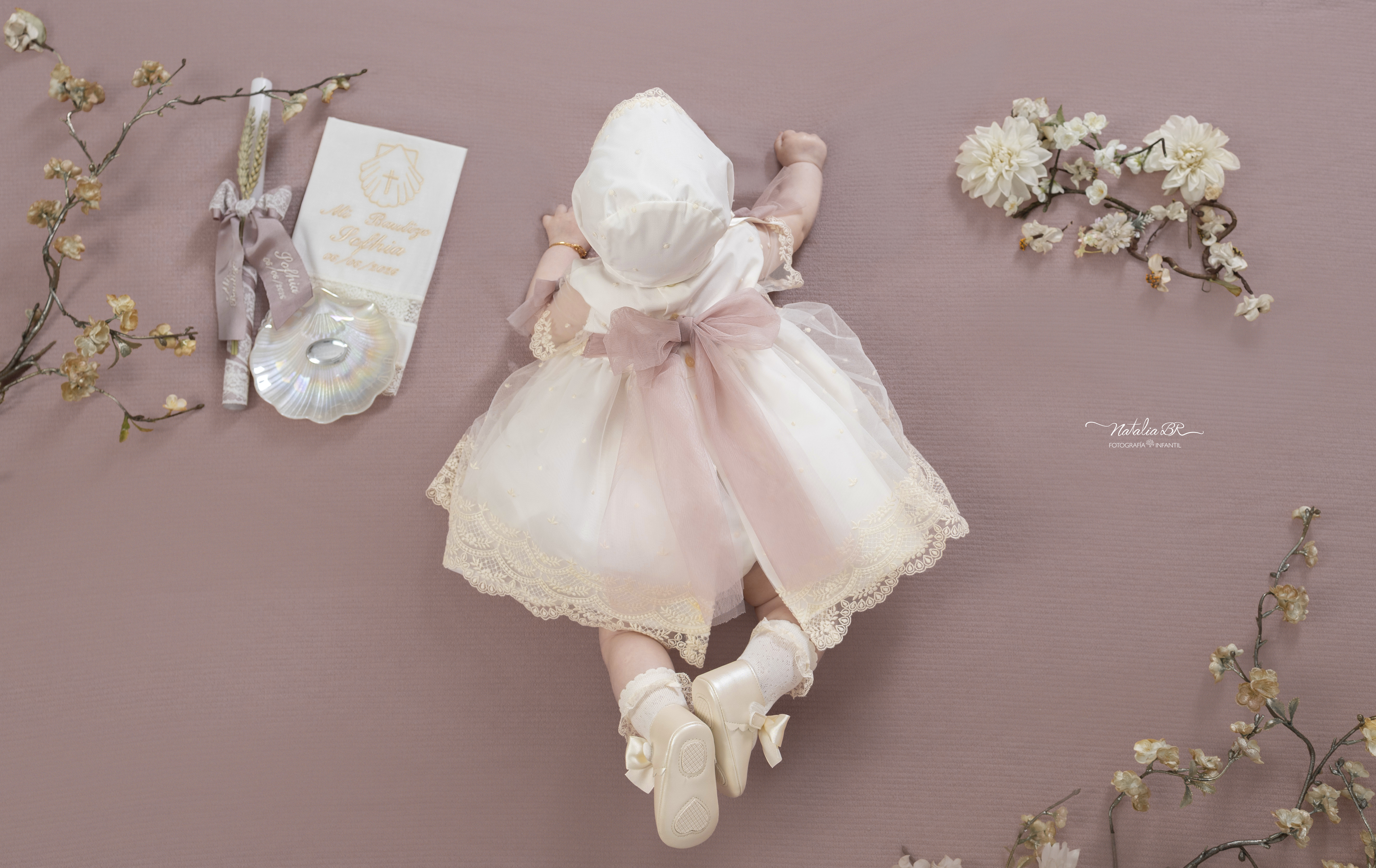 Sesión de fotografía de bautizo en Málaga – Natalia BR Fotografía Infantil