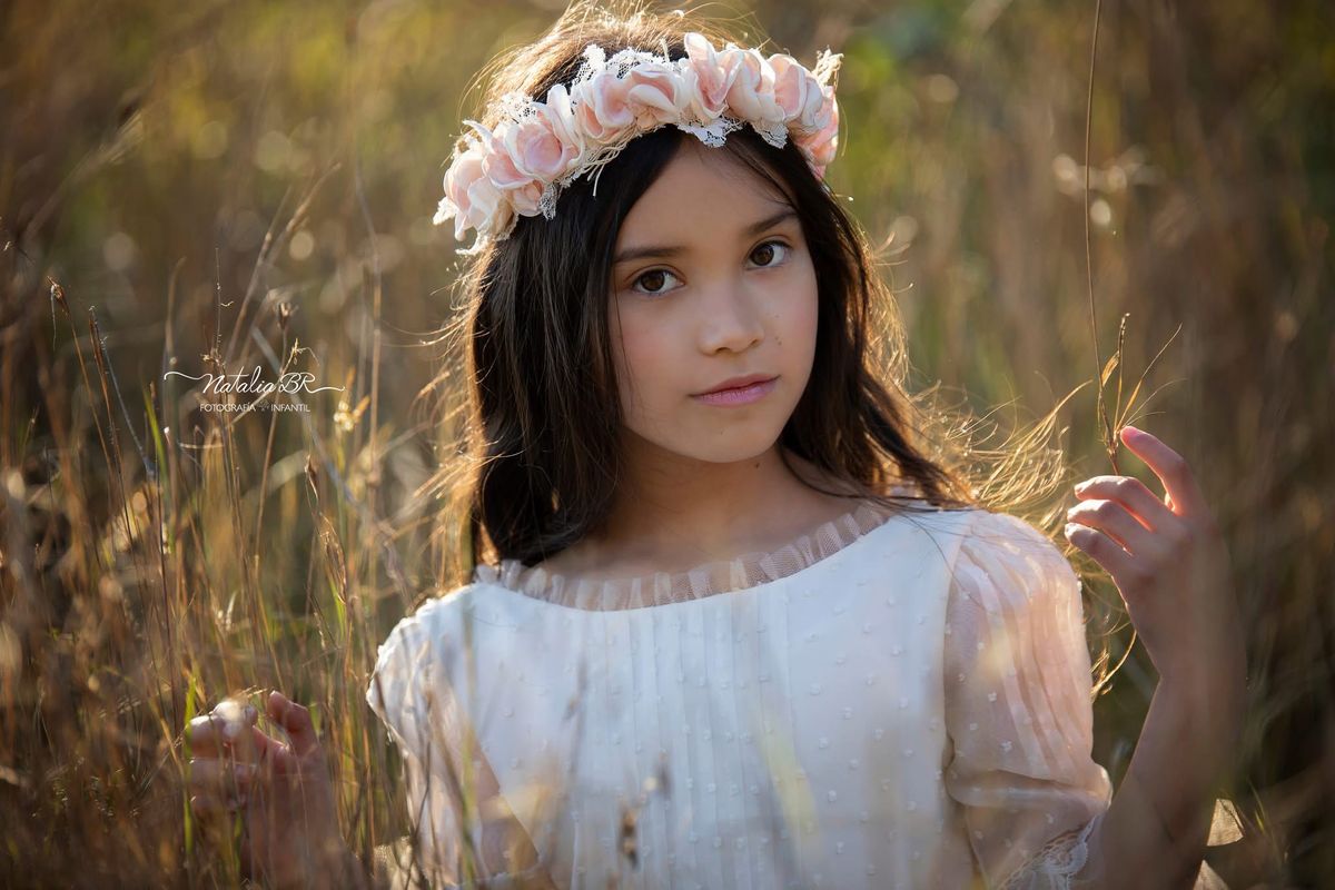 Sesión de fotografía de comunión en exteriores en Málaga – Natalia BR Fotografía Infantil