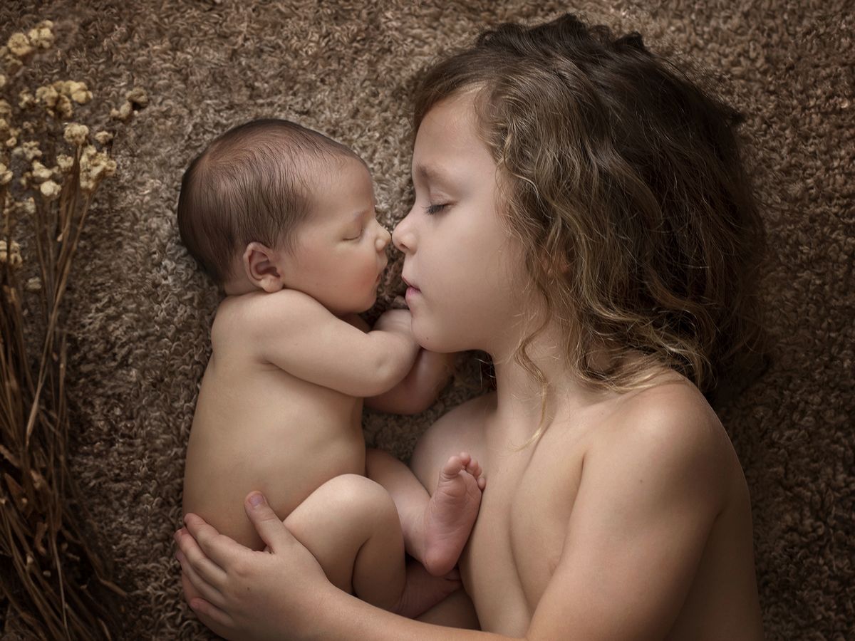 Sesión de fotografía de hermanos y recién nacido en Málaga – Natalia BR Fotografía Infantil