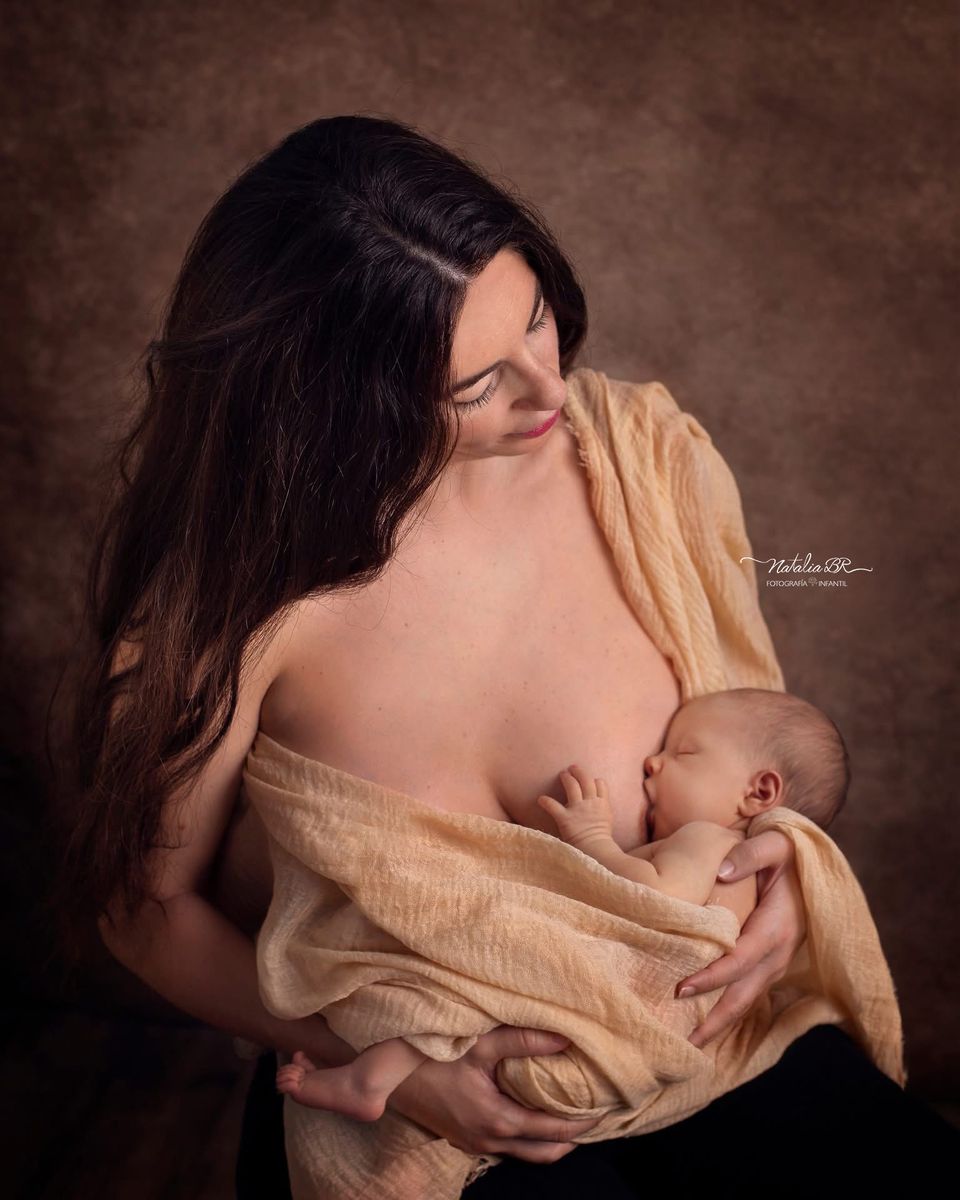 Sesión de fotografía de parto y lactancia en Málaga – Natalia BR Fotografía Infantil